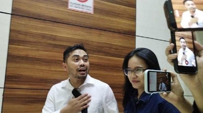 Amsal Sitepu Tiba di DPR Usai Vonis Bebas: Dukung Saya Terus, Kita Kawal Sampai Selesai