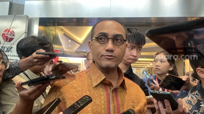 Kepala Eksekutif Pengawas Pasar Modal, Keuangan Derivatif, dan Bursa Karbon OJK, Hasan Fawzi [Suara.com/Rina A]