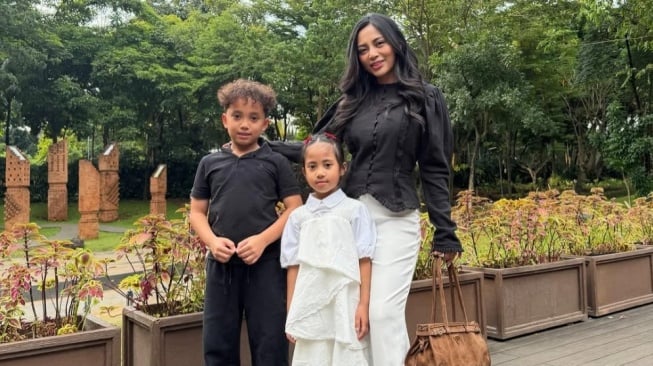 Rachel Vennya Bongkar CCTV, Diduga Orang Suruhan Okin Ukur Rumah Tanpa Izin