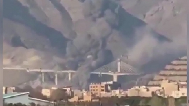 Trump Klaim Hancurkan Jembatan Terbesar Iran, Menlu Araqchi: Kehancuran Moral Amerika Serikat!