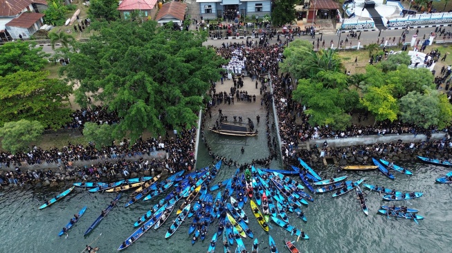 Ritual Laut Semana Santa Warnai Jumat Agung di Larantuka