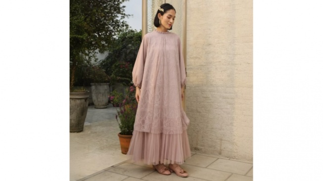 7 Rekomendasi Dress Hijab Merek Lokal untuk Kondangan: Tampilannya Mewah!