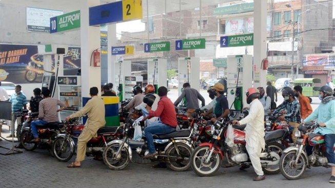 Beda dengan Indonesia, Pakistan Naikkan Harga BBM Hingga 50 Persen