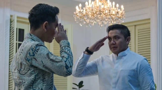 Sekretaris Kabinet (Seskab) Teddy Indra Wijaya melakukan pertemuan tertutup dengan Wakil Presiden RI Gibran Rakabuming Raka. di Istana Wakil Presiden pada Kamis (2/4/2026) malam. [Instagram @sekretariat.kabinet]