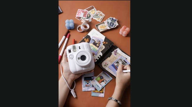 Instax Mini 13. [Fujifilm]