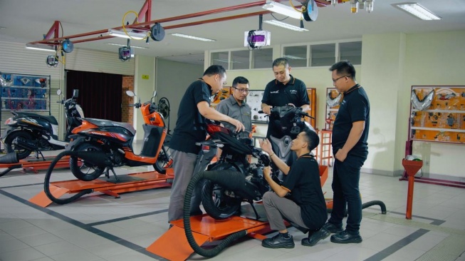 PT Mitra Pinasthika Mustika Tbk. (MPMX) mencatatkan laba bersih di tengah daya beli rendah dan suku bunga tinggi. [Dokumentasi MPMX].