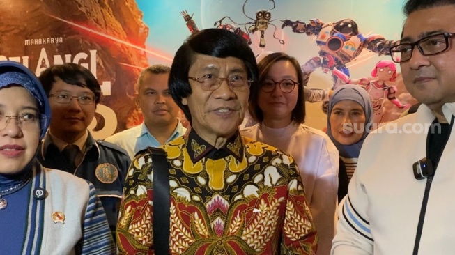 Kak Seto ikut menonton dan memberi dukungan film Pelangi di Mars. Menurutnya, film garapan Upie Guava ini memiliki muatan moral yang kuat di tengah kecanggihan visualnya. [Tiara Rosana/Suara.com]