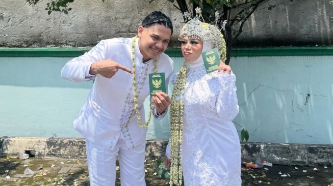 Cimoy Montok Resmi Menikah, Gaun Pengantin Banjir Pujian