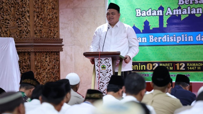 Wakil Ketua DPRD Jawa Tengah Sarif Abdillah (kanan). [Istimewa]
