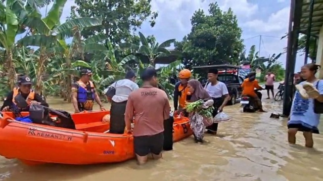Demak Terendam: Ribuan Jiwa Mengungsi Akibat Jebolnya Tanggul Sungai Tuntang