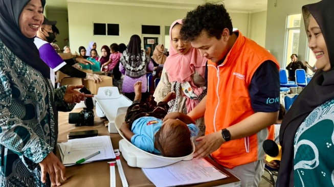17.500 Paket Gizi untuk Masa Depan: Langkah Konkret Melawan Stunting di Bekasi