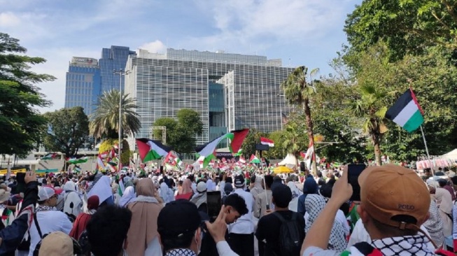 Ribuan Massa Kepung Kedubes AS, Beri Penghormatan untuk 3 Prajurit TNI yang Gugur di Lebanon