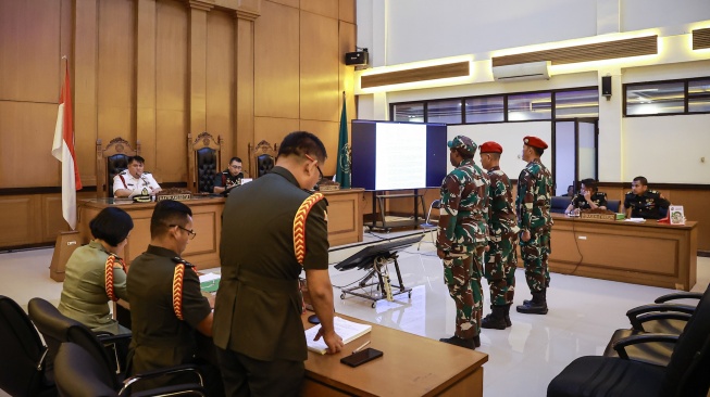 Suasana sidang perdana kasus dugaan penculikan dan pembunuhan kepala cabang (kacab) bank di Pengadilan Militer II-08, Jakarta, Senin (6/4/2026). [ANTARA FOTO/Dhemas Reviyanto/agr]