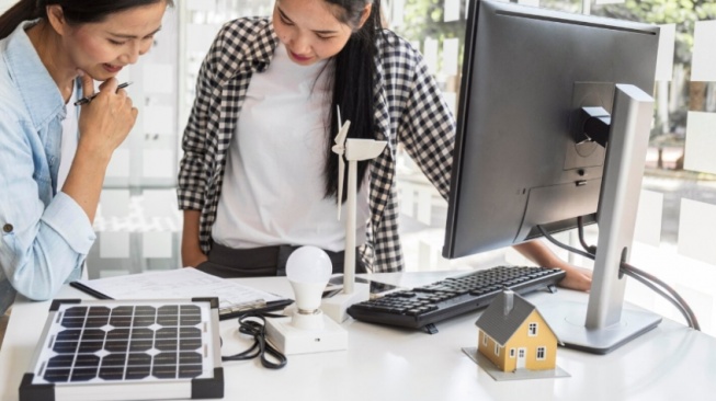 Biaya Pasang Panel Surya 900 Watt di Rumah Terbaru 2026, Lebih Hemat dan Ramah Lingkungan