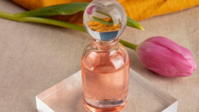 5 Parfum Wanita Aroma Bunga Segar Tahan Lama, Wanginya Khas Nempel Seharian