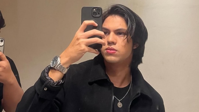 Pesona Agoye Mahendra: Si Ganteng yang Betah Menjomblo demi Kejar Karier