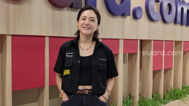 Tiba-Tiba Setan, Poppy Sovia Bagikan Horornya 'Terjebak' di Hotel Tua