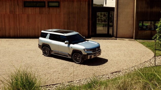 Denza B8 Mobil Listrik Mewah Siap Gebrak Pasar Indonesia, Berapa Harganya?