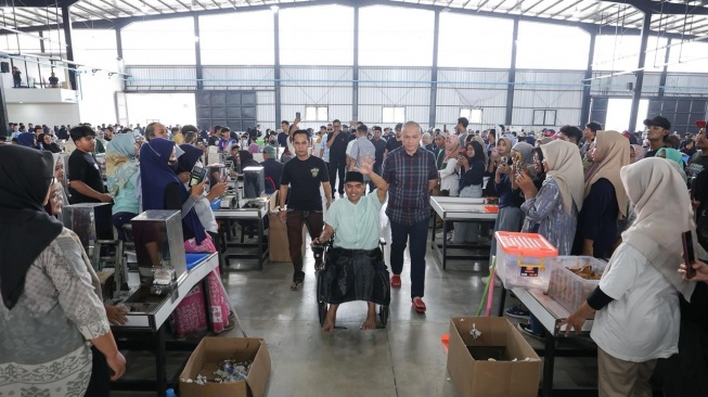 Kisah Tika, Pejuang Disabilitas yang Akhirnya Temukan 'Rumah' di Pabrik Rokok HS