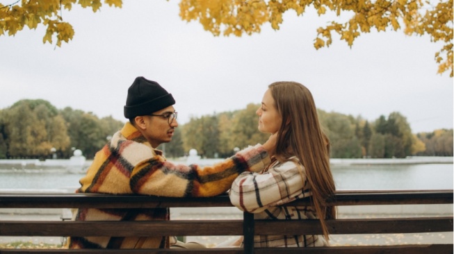 Sentuhan Fisik untuk Perempuan: Bikin Gagal Move On atau Cuma Reaksi Oksitosin?