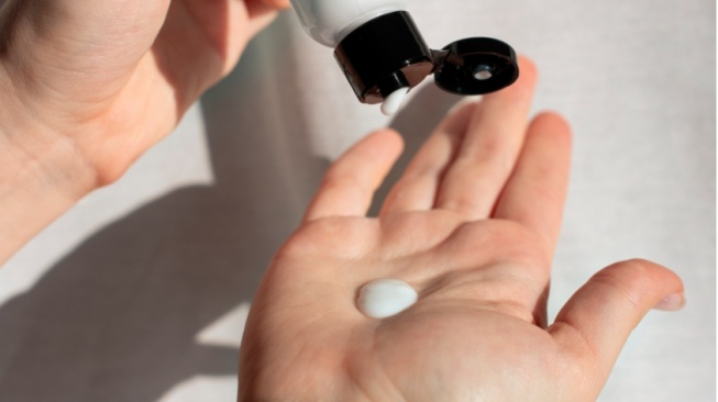 7 Sunscreen dengan Kandungan Salicylic Acid dan Niacinamide, Cocok Buat Si Acne Prone