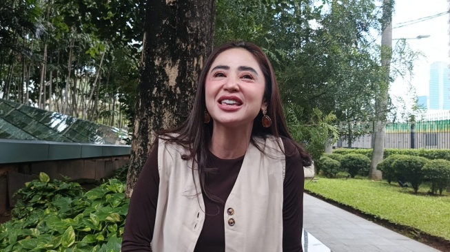 Dewi Perssik ditemui di Mampang, Jakarta Selatan pada Rabu, 8 April 2026. [Suara.com/Rena Pangesti]