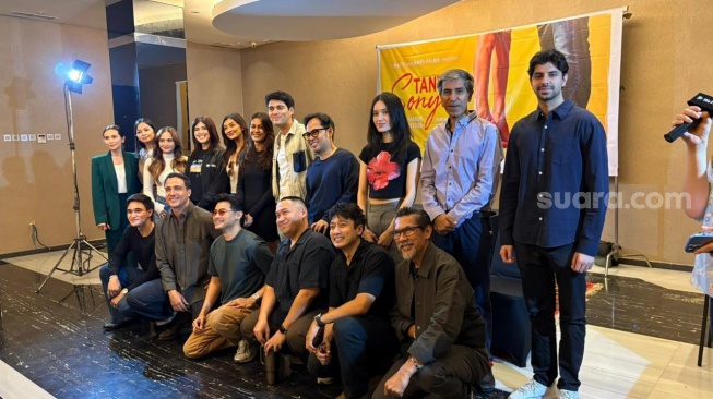 Rumah Produksi Rapi Film memperkenalkan series terbaru garapannya berjudul Tante Sonya di kawasan Cikini, Jakarta Pusat, Rabu (8/4/2026). Series ini dibintangi Maxime Bouttier, Raihaanun, dan Hamish Daud. [Tiara Rosana/Suara.com]