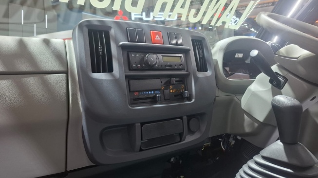 PT IAMI hadirkan Isuzu TRAGA AC di GIICOMVEC 2026. (Foto: SUARA.COM/Manuel Jeghesta)