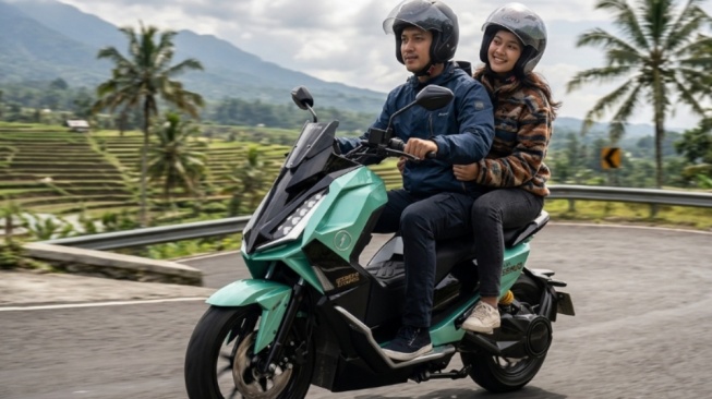 7 Motor Listrik yang Kuat Buat Boncengan dan Anti Macet di Tanjakan