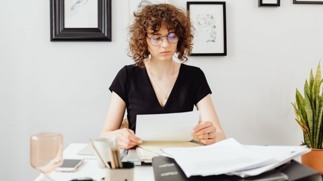 Gaji UMR dan Ilusi Hidup Layak: Realitas yang Kini Mulai Saya Sadari