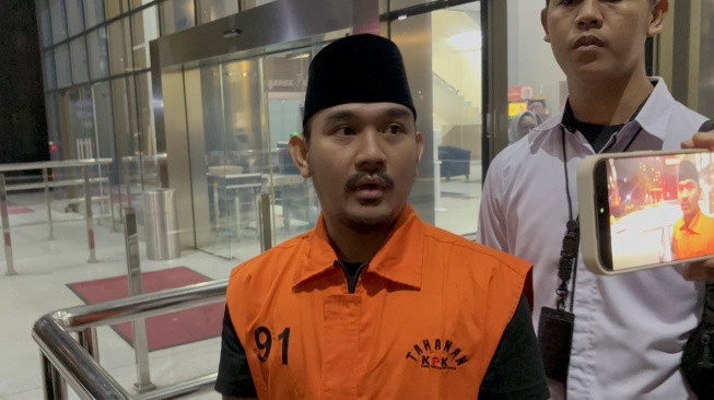 Bupati Bekasi Ade Kuswara Klaim Tak Tahu Soal Pembakaran Rumah Saksi dalam Kasus Suap Ijon Proyek