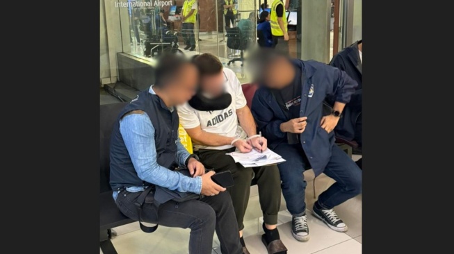 Buronan Interpol dan Bos Mafia Asal Inggris Akhirnya Dideportasi Imigrasi Ngurah Rai