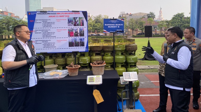 Akal Bulus Pengoplos Gas Cileungsi: Pakai 'Mata-Mata' HT, Ibu-Ibu Jadi Tameng, hingga Trik Es Batu!