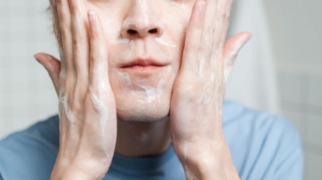 5 Sabun Cuci Muka Pria untuk Atasi Jerawat, Wajah Jadi Bersih dan Segar