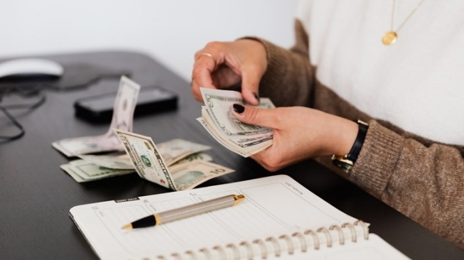 Realitas Pahit Gaji UMR: Saat Kerja Tak Selalu Sejahtera