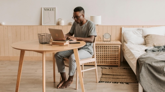 Kebijakan WFH di Tengah Krisis Energi: Solusi Sementara atau Jawaban Jangka Panjang?