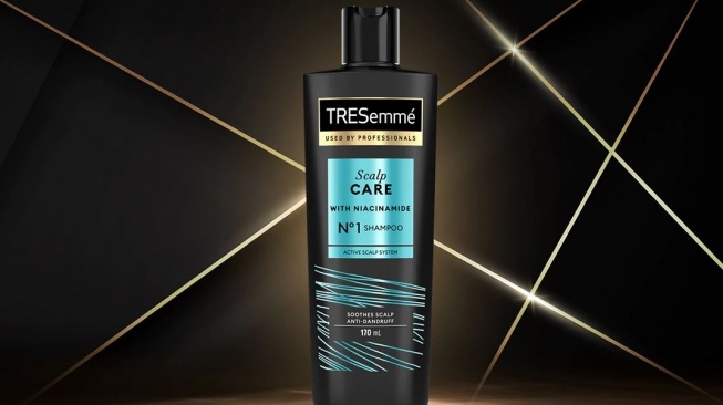 Sampo hijab untuk atasi masalah ketombe. (Shopee)