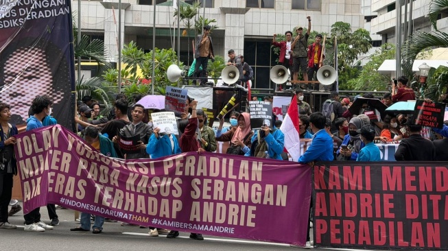 Mahasiswa Desak MK Kabulkan Uji Materi UU TNI Terkait Tragedi Andrie Yunus