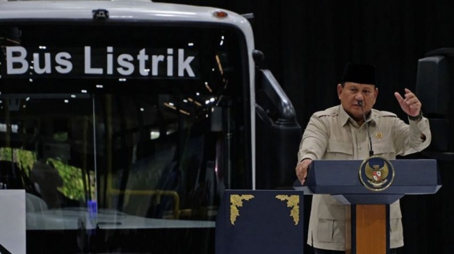 Dorong Transisi Energi, Prabowo Minta Daerah dan TNI Serap Bus-Truk Listrik Buatan Lokal
