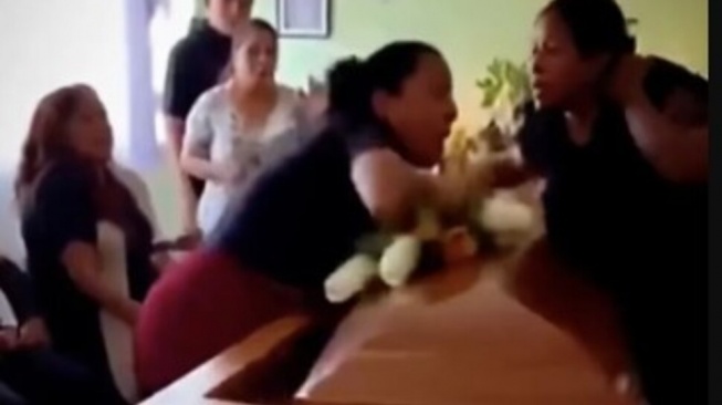 Viral! Cinta Segitiga Berakhir Tragis, Pemakaman Berubah Jadi Arena Baku Hantam