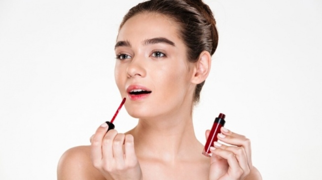 7 Rekomendasi Lip Tint yang Bagus dan Tahan Lama, Mampu Menutup Bibir Gelap