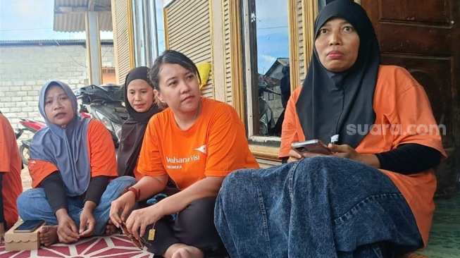 Sejumlah anggota Asosiasi Simpan Pinjam untuk Kesejahteraan Anak (ASKA) di salah satu Desa di Lombok Timur, NTB. (Suara.com/Dwi Bowo Raharjo)