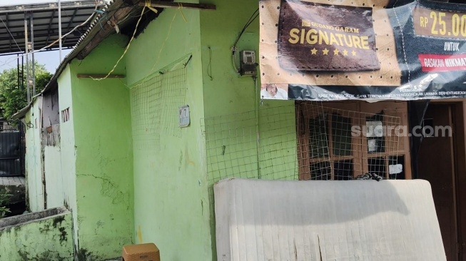 Penampakan rumah kontrakan Pak Tarno di kawasan Warakas, Jakarta Utara. [Suara.com/Rena Pangesti]