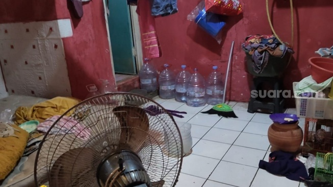 Penampakan rumah kontrakan Pak Tarno di kawasan Warakas, Jakarta Utara. [Suara.com/Rena Pangesti]