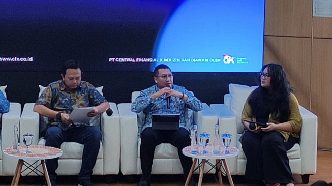 Deputi Direktur Inovasi Teknologi Sektor Keuangan, Aset Keuangan Digital, dan Aset Kripto Otoritas Jasa Keuangan (OJK), Yogi Syamriadi (Suara.com/Mohammad Rhadzaki Ramadhan)