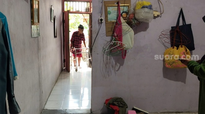 Penampakan rumah kontrakan Pak Tarno di kawasan Warakas, Jakarta Utara. [Suara.com/Rena Pangesti]