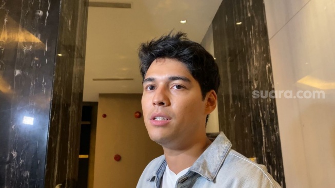 Maxime Bouttier saat ditemui di kawasan Cikini, Jakarta Pusat pada Rabu, 8 April 2026. [Suara.com/Tiara Rosana]