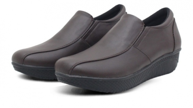 Dari Pantofel hingga Wegdes! Ini 5 Pilihan Sepatu Kerja Stylish untuk Guru