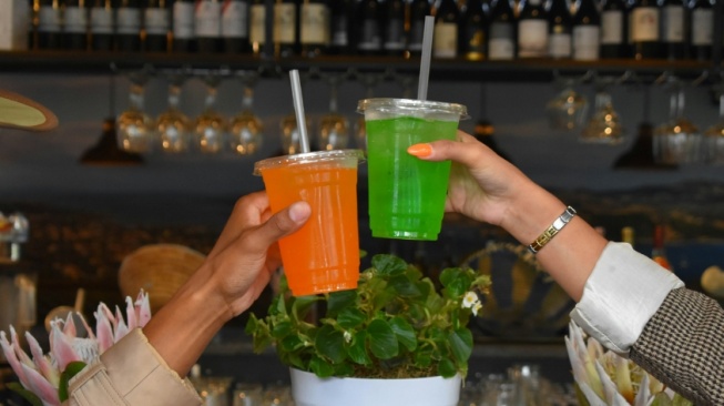 Harga Plastik Melonjak: Saatnya Konsumen Berperan, Bukan Sekadar Mengeluh