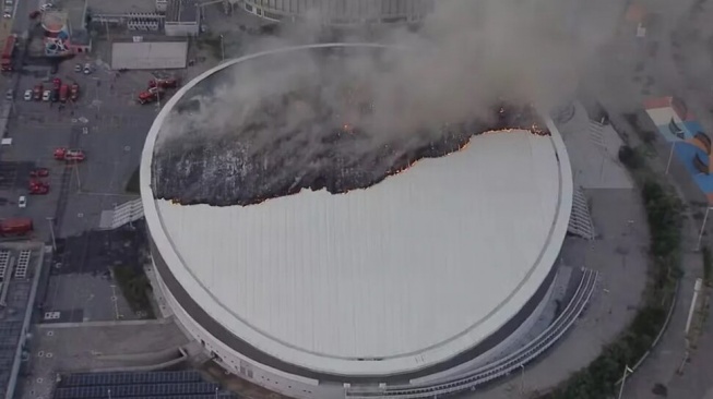 Kebakaran besar kembali melanda velodrome di kawasan Olympic Park, Rio de Janeiro, Brasil, Rabu (8/4) dinihari waktu setempat. [Tangkap layar X]